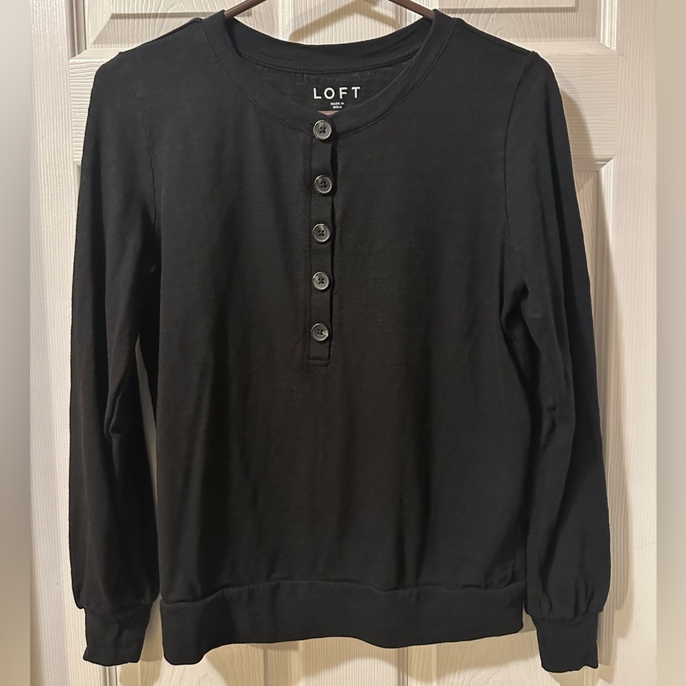 ❤️Ann Taylor LOFT Black shirt Size XS